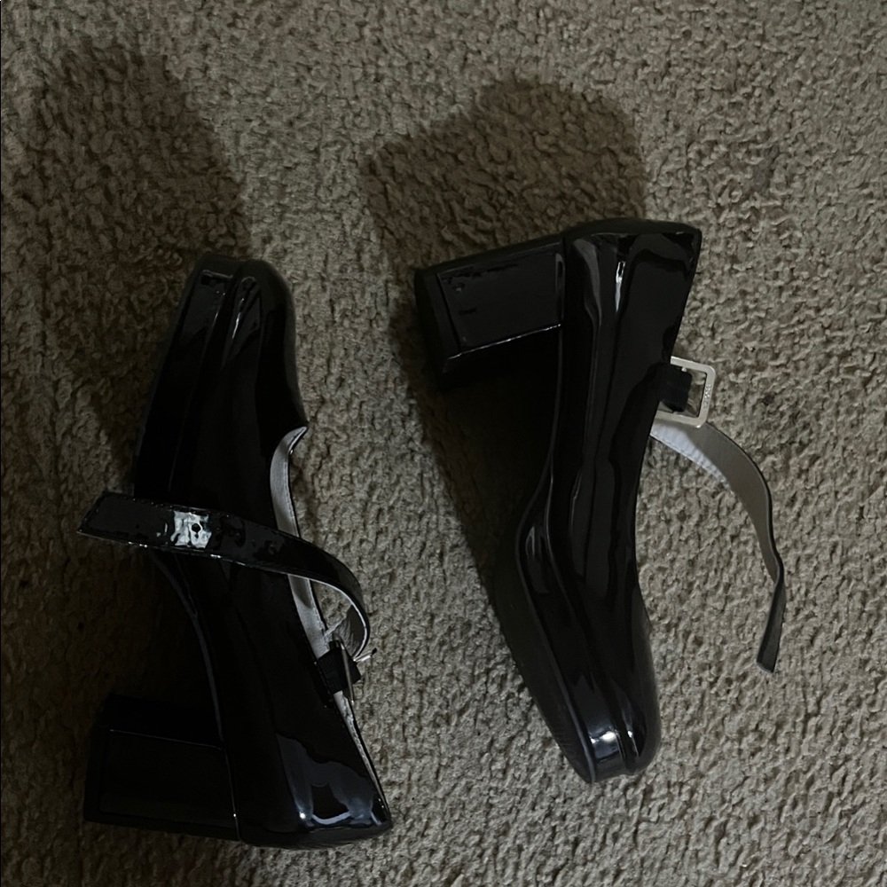 Mary Jane Glossy Black Heels